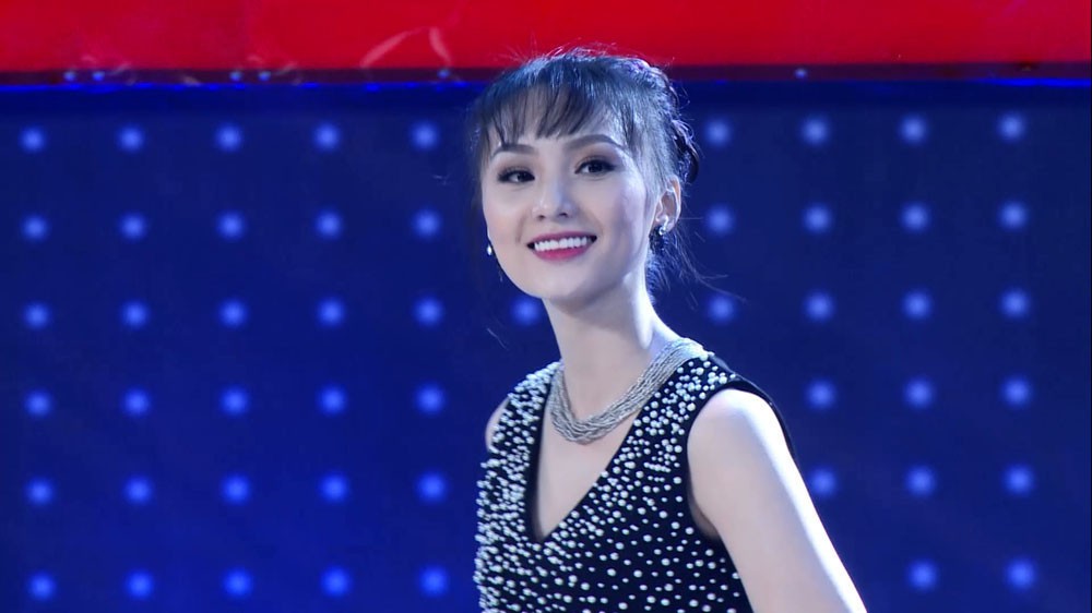 Giọng ải giọng ai: Nhan sắc tựa Thần tiên tỉ tỉ nhưng cô sinh viên trường Luật lại sở hữu giọng hát... gây cười